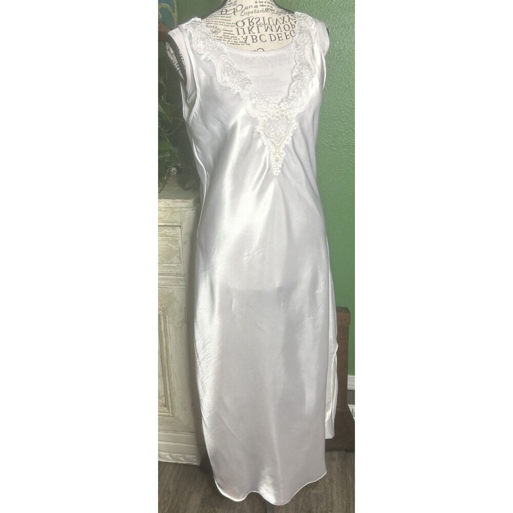 Vintage Dentelle White Satin Beaded Nightgown Small 1980s Bridal Slip Dress